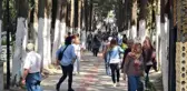 Kuşadası'nda mezarlıklar ziyaretçi akınına uğradı