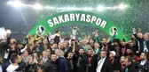 Sakaryaspor taraftarı şampiyonluğu kutluyor (3)
