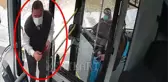 Şoför kullandığı otobüste aniden fren yapıp aşağı indi! Türk bayrağının yerden kaldırıldığını anlayan yolcular duygulandı