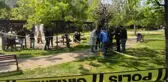 Parkta herkesin gözü önünde ayrı yaşadığı eşini defalarca bıçaklayarak öldürdü