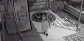 Trambolinli hırsızlık görenlerini hayrete düşürdü