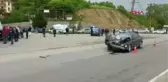 YOLA KONTROLSÜZ ÇIKAN OTOMOBİL KAZAYA NEDEN OLDU 1 ÖLÜ, 2 YARALI