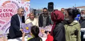 Üsküdar'da annelere binlerce Bodrum Papatyası hediye edildi