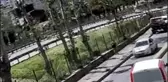 TRAFİK POLİSİNDEN MOTOSİKLETLİYE HAYAT KURTARAN MÜDAHALE