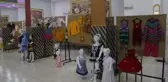 Eski giysilerden 5 yaşındaki torunu için yaptığı ürünlerle sergi açtı
