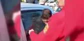 Son dakika haberleri... OTOMOBİLDE MAHSUR KALAN BEBEĞİ İTFAİYE KURTARDI