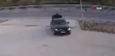 Lüks otomobille mazgalları çaldılar... O anlar kamerada