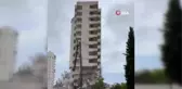 Antalya'da 14 katlı iki bina 40 metre uzaktaki iş makinası tarafından böyle yıkıldı