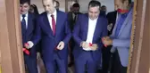 KANADA'DAN KARLIOVA'DAKİ KÖY OKULUNA KÜTÜPHANE
