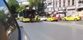 DURAK DIŞINDA BİNMEKTE DİRETİP İETT OTOBÜSÜNÜN YOLUNU KESTİ