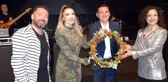 Hadise, Kumluca'da 'Domates Kraliçesi' seçildi