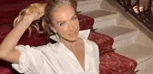 45'lik Burcu Esmersoy, renkli bikinileriyle adeta şov yaptı