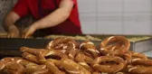 Muğla'da bir büfede yarım ekmek ve yarım simit satışı yapılmaya başlandı