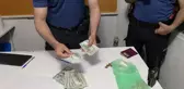 Şüpheli paketten 10 bin 200 dolar çıktı, polis ekipleri sahibine teslim etti