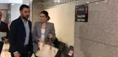 Hayatı boyunca vücudundaki hasarla yaşayacak! Doktoruna tazminat davası açan Alişan, eşiyle duruşmaya katıldı