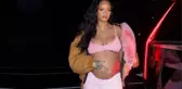 Dünyaca ünlü şarkıcı Rihanna, doğum yaptı