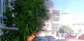 Park halindeki otomobil alev alev yandı