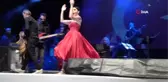 Şevval Sam, dans ve şarkılarıyla Samsunluları coşturdu