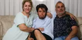 EVLAT EDİNDİKLERİ OTİZMLİ YİĞİT'TEN VAZGEÇMEDİLER