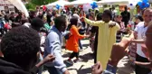 Afrikalı öğrenciler 'Tokat sarması' oynadı
