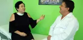 Ameliyat sırasında şarkı söyledi, gündem oldu
