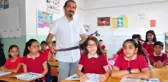 UZATTIĞI SAÇLARINI BAĞIŞLAYAN MURAT ÖĞRETMEN, ÖĞRENCİLERİYLE KANSER HASTALARINA UMUT OLDU