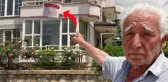 Satılık evin balkonuna asılan pankartı görenler, pazarlık dahi yapmadan mahalleyi terk ediyor