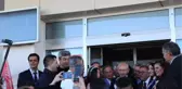 Van'a gelen Kılıçdaroğlu eski bir gelenek olan ekmek, su ve tuzla karşılandı