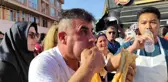 3 bin lira ödülü kazanabilmek için metrelerce börek yediler
