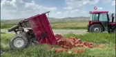 Bağlantı demiri kopan tuğla yüklü traktör devrildi