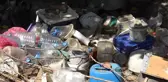 Çöp evden resmen servet çıktı! Merdivene oturan zabıtalar çuvaldaki paraları say say bitiremedi