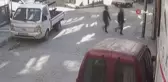 İstanbul'da kadına kapkaç şoku kamerada: Görüntülü görüşme yaparken çaldılar
