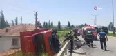 Sürücüsünün hakimiyetini kaybettiği kamyon bariyerlere çarparak bir evin bahçesine devrildi