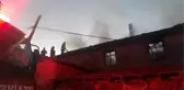 EVİNİ ATEŞE VEREN KOCA ÖLDÜ, EŞİ VE 2 ÇOCUĞU AĞIR YARALI