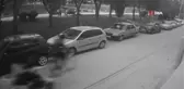 Hırsızların elektrikli bisiklet çalma anı güvenlik kameralarına yansıdı