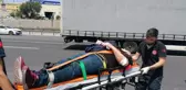 TEM'de motosiklet bariyerlere çarptı: 2 yaralı
