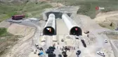Vali Şimşek, yapımı tamamlanma aşamasına gelen Yağdonduran tünelini kendi kullandığı makam aracıyla geçti