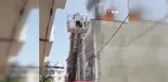 Esenyurt'ta çatı yangını mahalleliyi sokağa döktü
