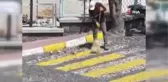 İşini özveriyle yaparak sosyal medyada gündem olan personele başkandan ödül