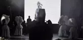 Bursa'da hayrete düşüren konser! Genç şarkıcı sahneye tabut içinde çıktı