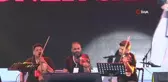 Ünlü sanatçı Soner Sarıkabadayı, Başket Millet Bahçesi'nde sahne aldı