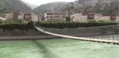 Öğrenci kartı olmayan bu asma köprüden geçemiyor