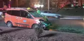 Taksi ile motosikletin çarpışması sonucu 2 kişi yaralandı