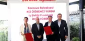 Bornova'da Kız Öğrenciler İçin El Ele