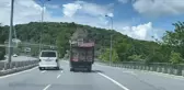 Sarıyer'de demir yüklü kamyonetin tehlikeli yolculuğu kamerada