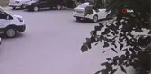 Anne karga, yaralı yavrusuna yardıma gelenleri böyle kovaladı