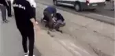 Yolun karşısına geçmeye çalışan gence otomobil çarptı