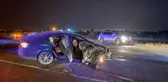 Otomobil bariyerlere çarptı: 2 yaralı