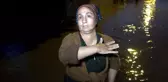 Sağanak yağış sonrası sular altında kalan evde can pazarı yaşandı