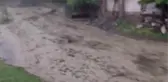 Sağanak yüzünden mahalle yolu kapandı, tarım alanları zarar gördü